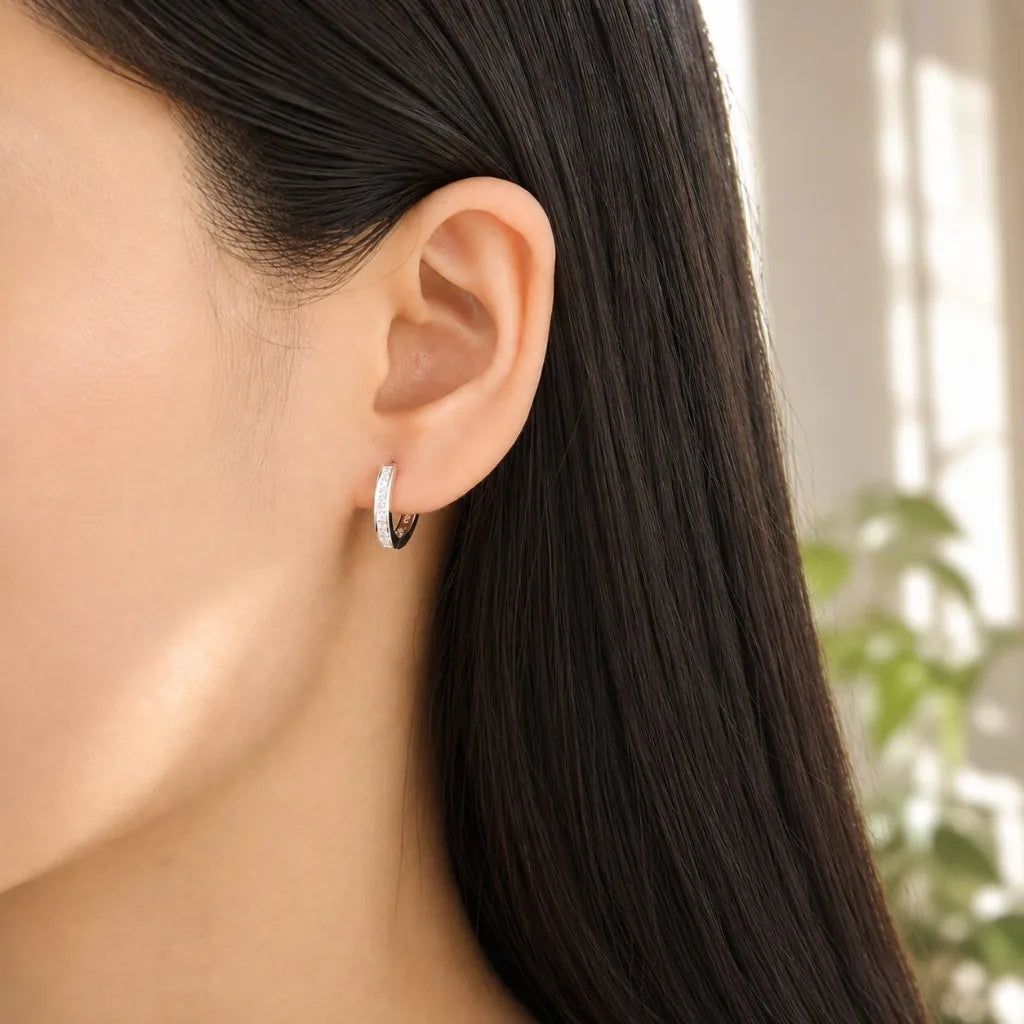 Aretes de Aro con Piedras Blancas