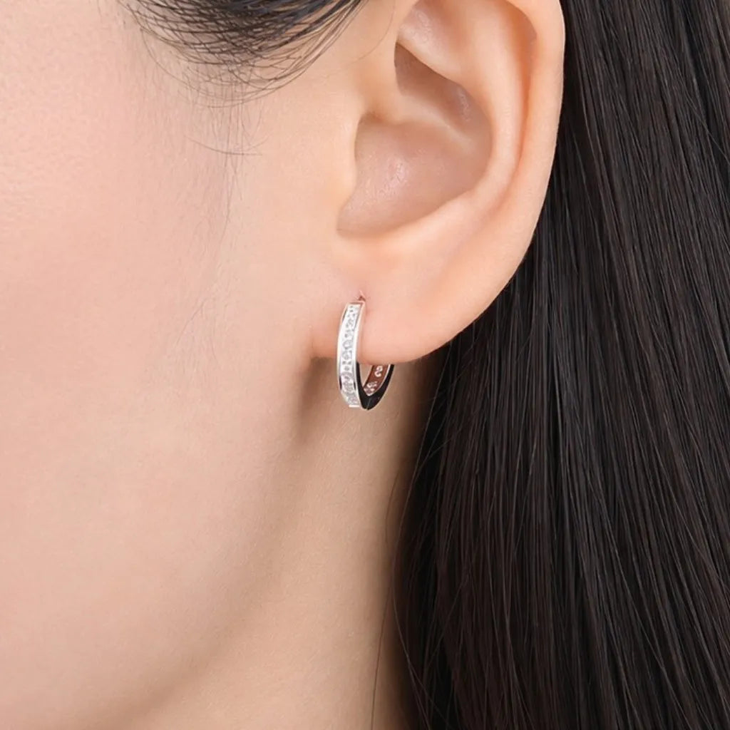 Aretes de Aro con Piedras Blancas