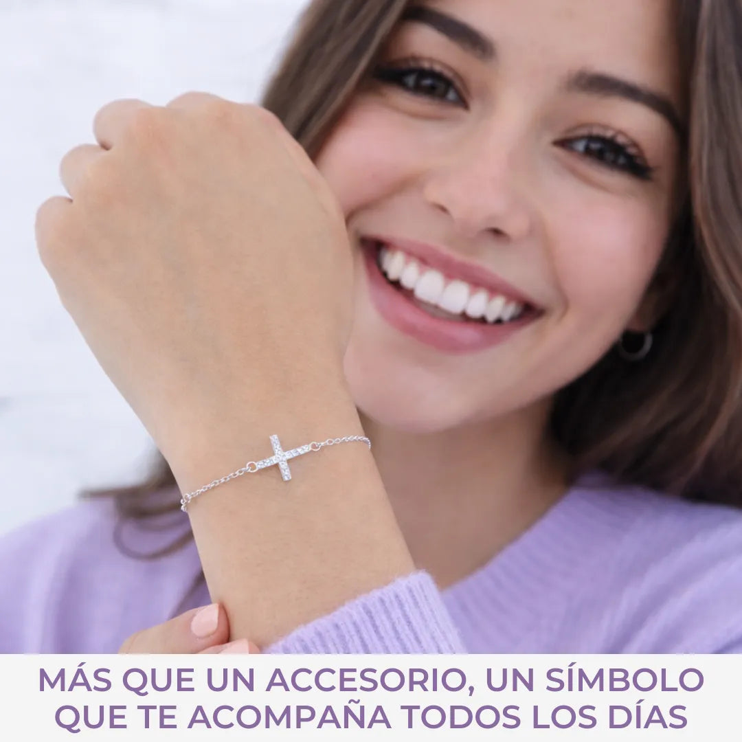 Pulsera Delicada con Cruz Engastada en Circonitas