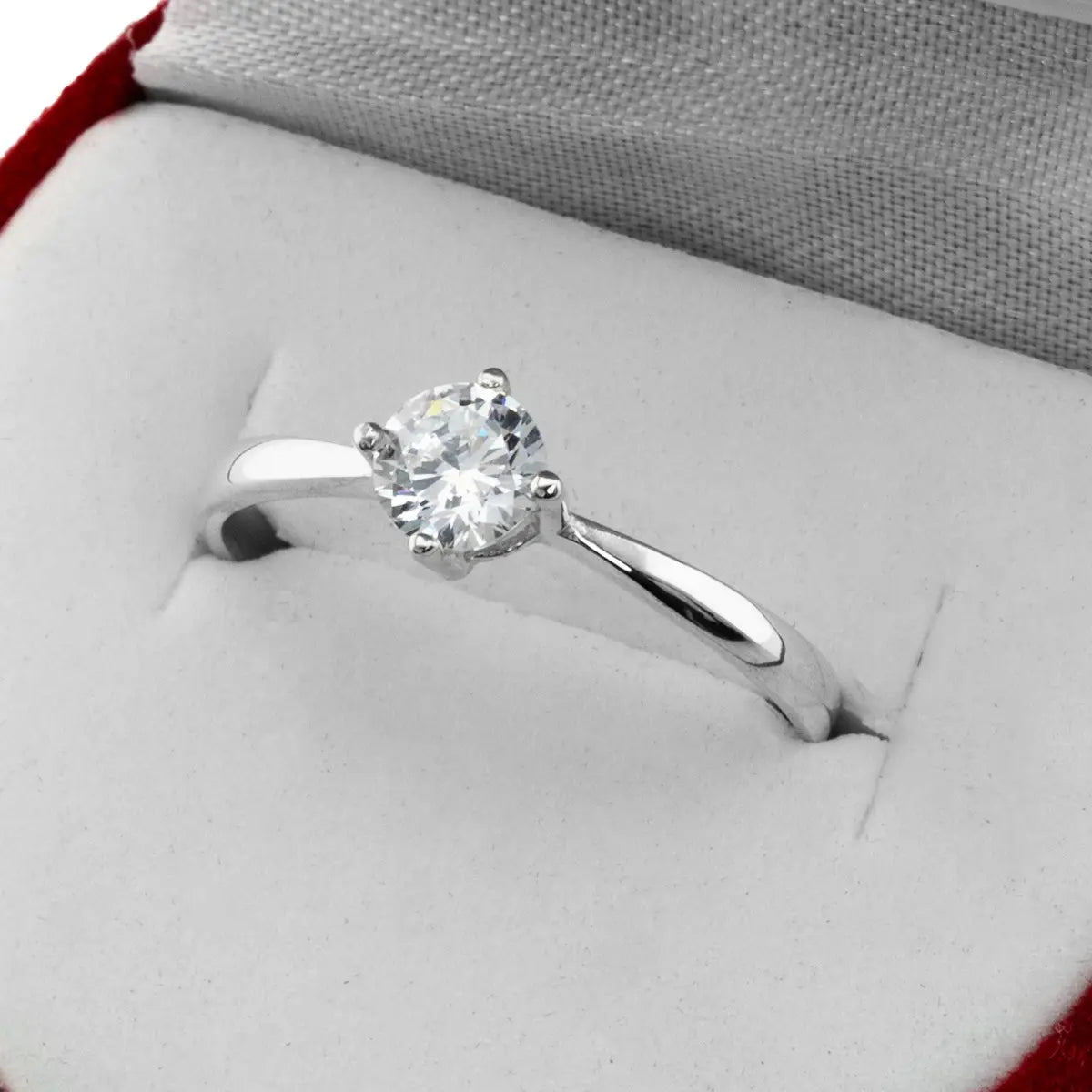 Anillo Solitario con Piedra Central