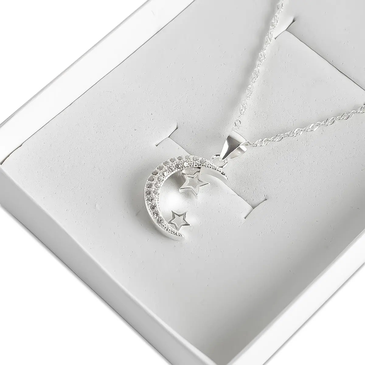 Collar Femenino con Dije de Luna y Estrellas con Circonitas