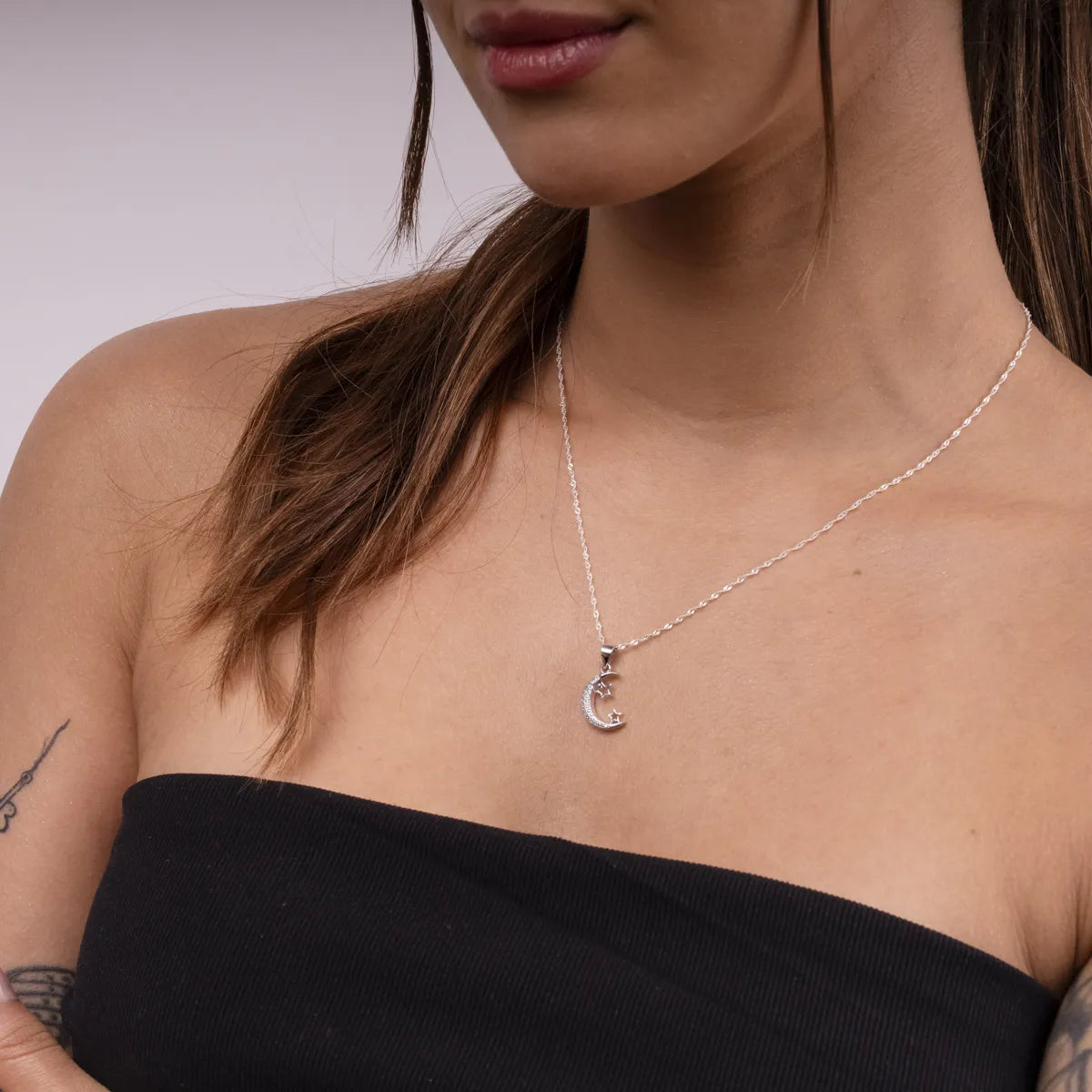 Collar Femenino con Dije de Luna y Estrellas con Circonitas
